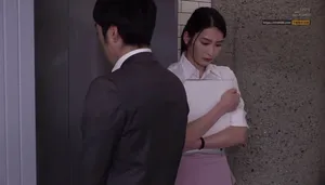Em thư ký tội nghiệp bị tiền bối bắt vào khách sạn phục vụ đối tác